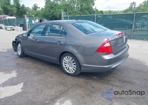 2011 Ford Fusion Hybrid z USA, uszkodzony, nr VIN 3FADP0L32BR132155